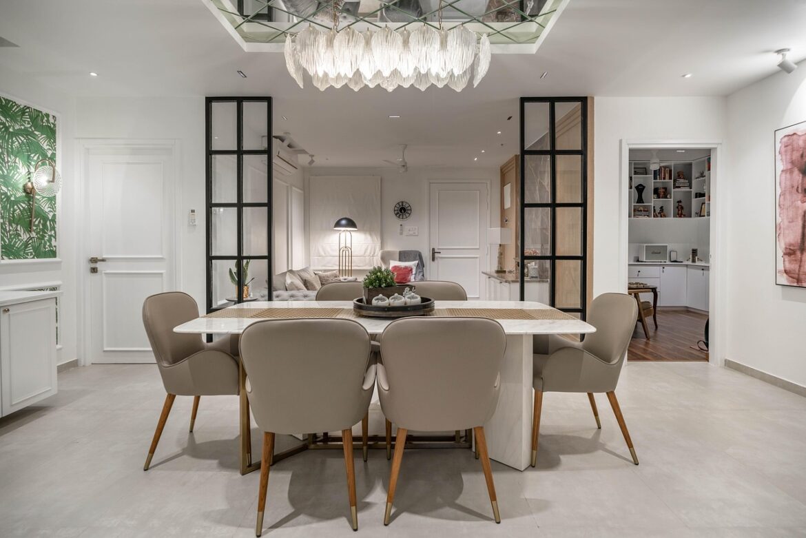tafel en stoelen